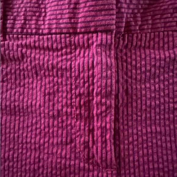 Loft size 6 seersucker dark pink/hot pink shorts with pockets. Like new. - Picture 3 of 7